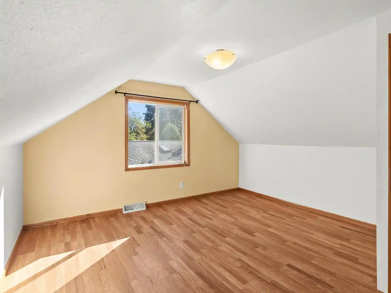 Photo 4 of Single family home for sale at 520 S 27th Street, Sheboygan, WI 53081 | MLS# 2034009 | Listing updated on 2026-10-07