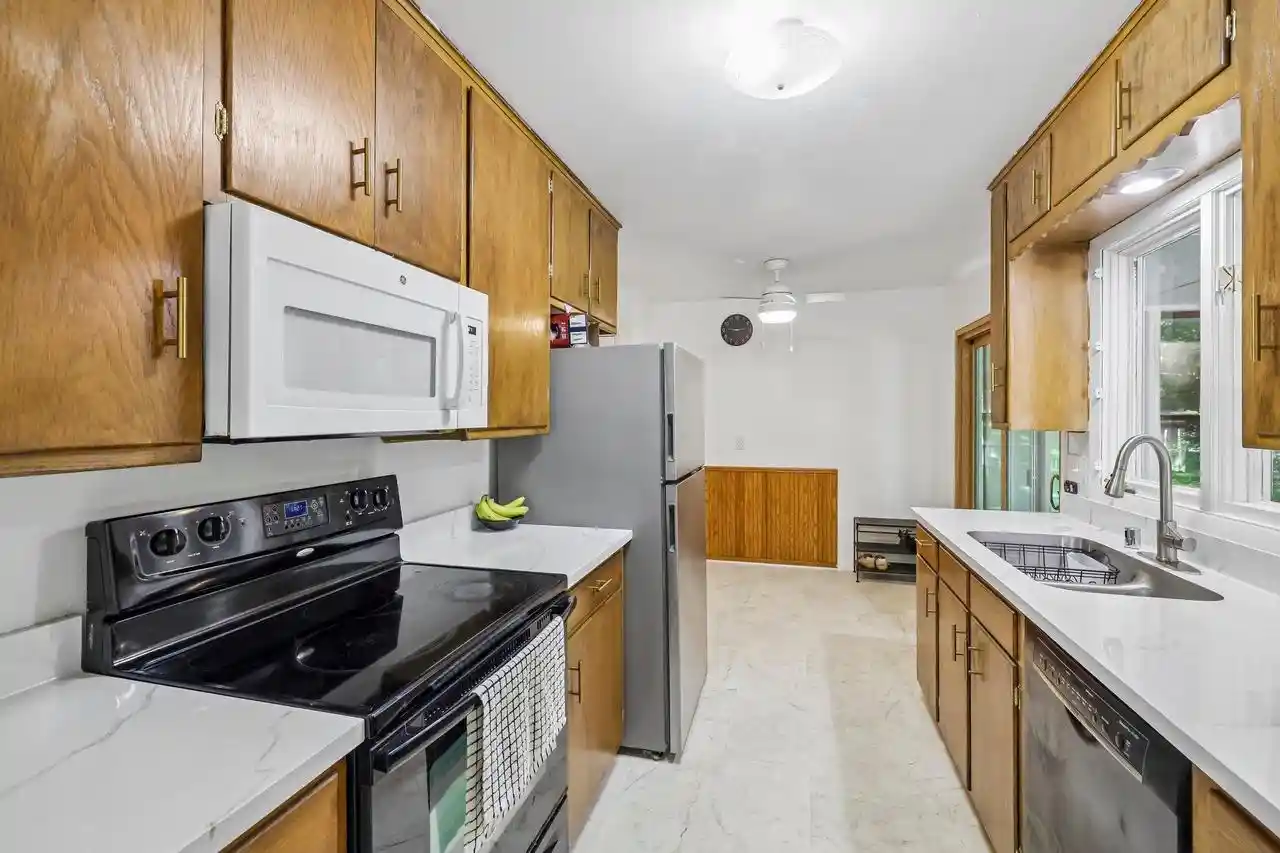 Photo 4 of Single family home for sale at 2 Carillon Dr, Madison, WI 53705 | MLS# 2034012 | Listing updated on 2026-10-05