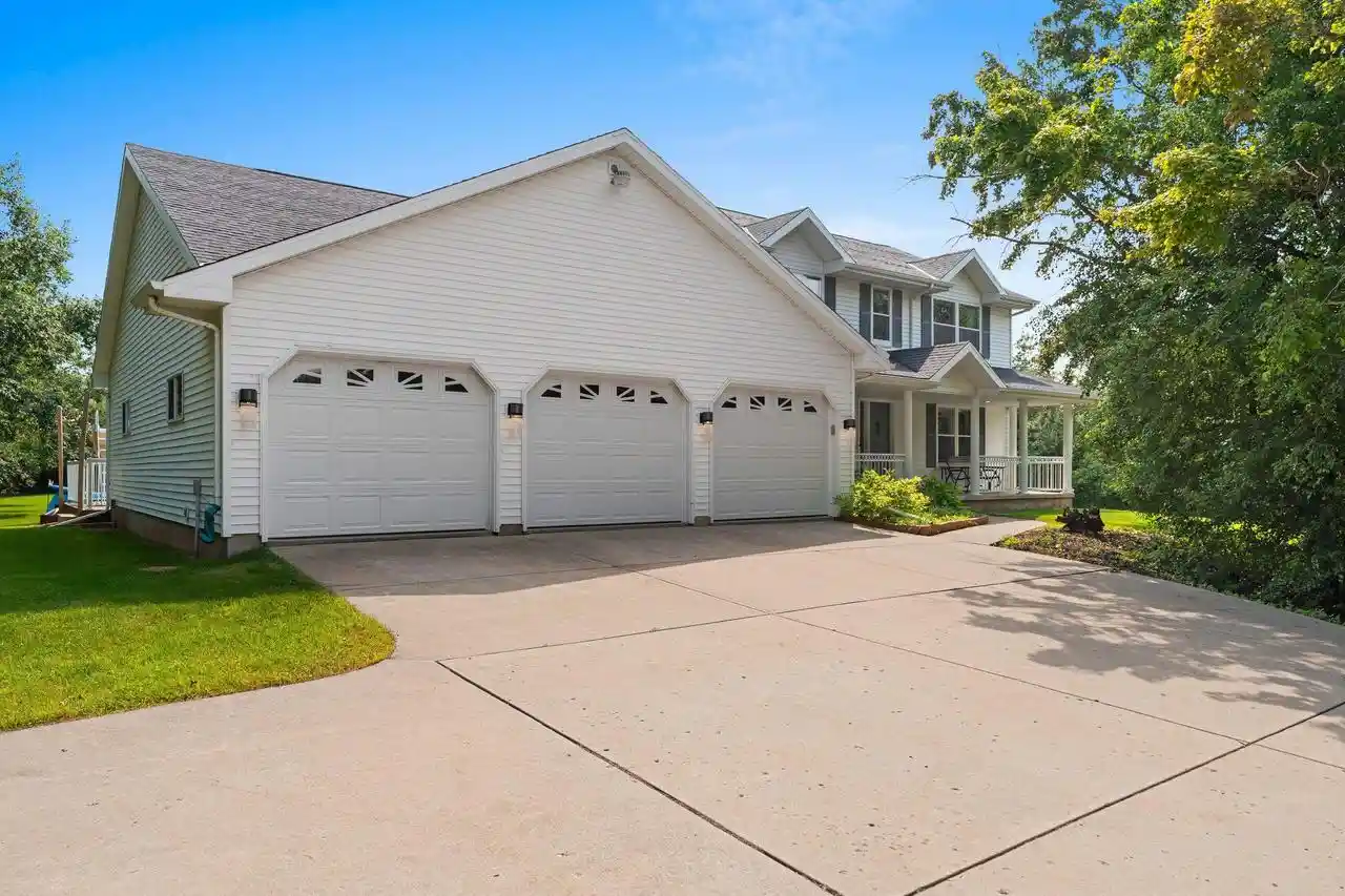 Photo 1 of Single family home for sale at 4415 Flagstone Ct, De Pere, WI 54115 | MLS# 50333742 | Listing updated on 2026-10-05