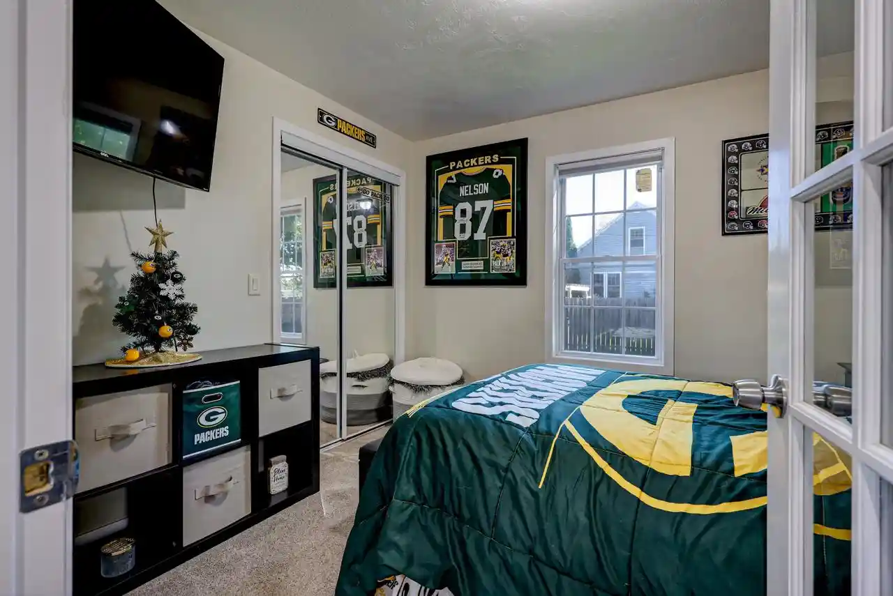 Photo 3 of Single family home for sale at 831 W Grove St, Appleton, WI 54915 | MLS# 50333749 | Listing updated on 2026-10-07