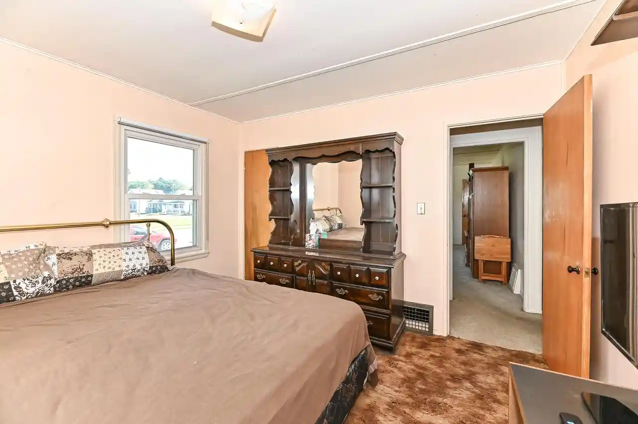 Photo 3 of Single family home for sale at 250 Luedtke Ave, Racine, WI 53405 | MLS# 1983353 | Listing updated on 2026-10-06