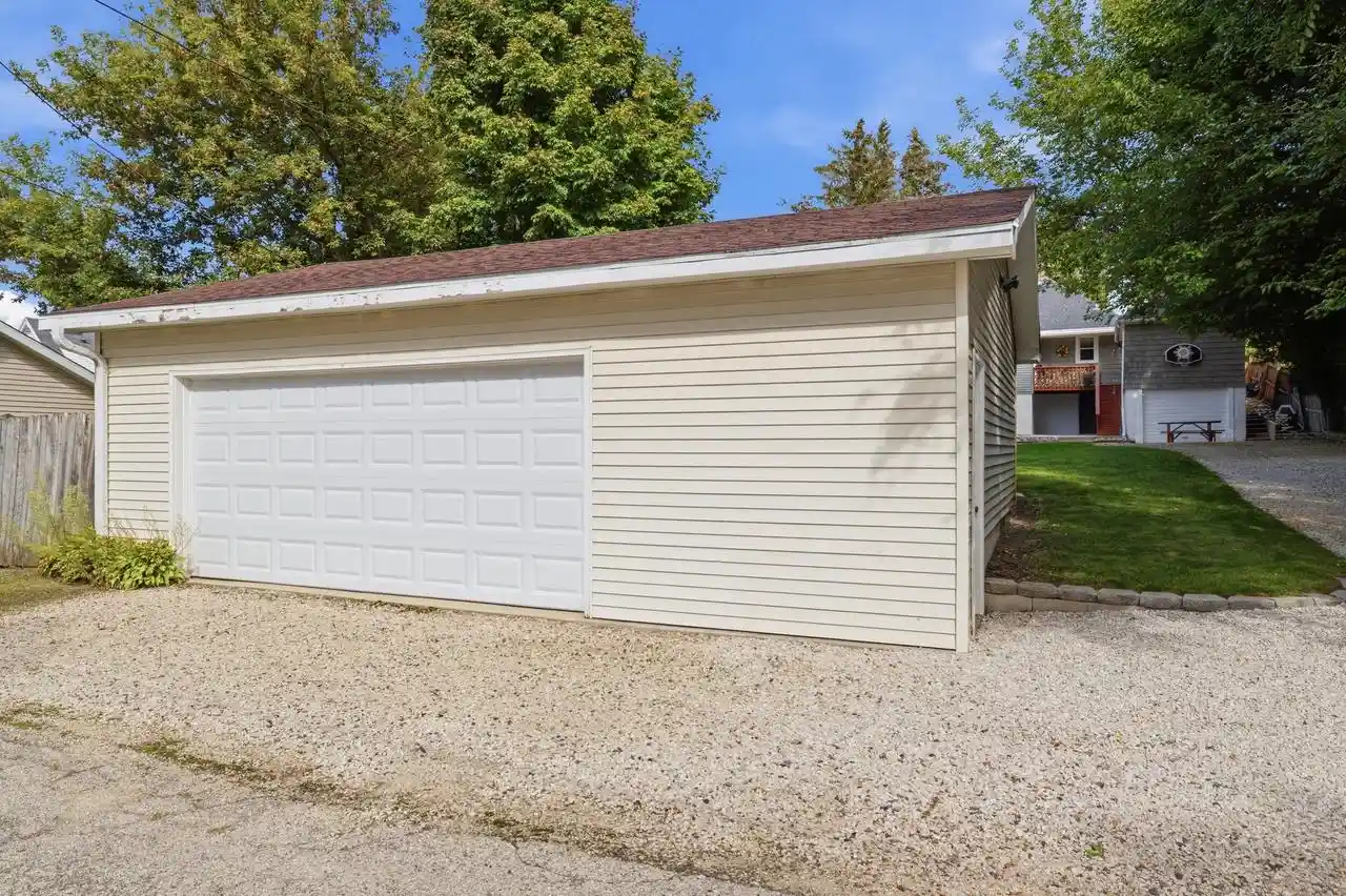 Photo 3 of Single family home for sale at 1059 Walnut St, West Bend, WI 53095 | MLS# 1983358 | Listing updated on 2026-10-09