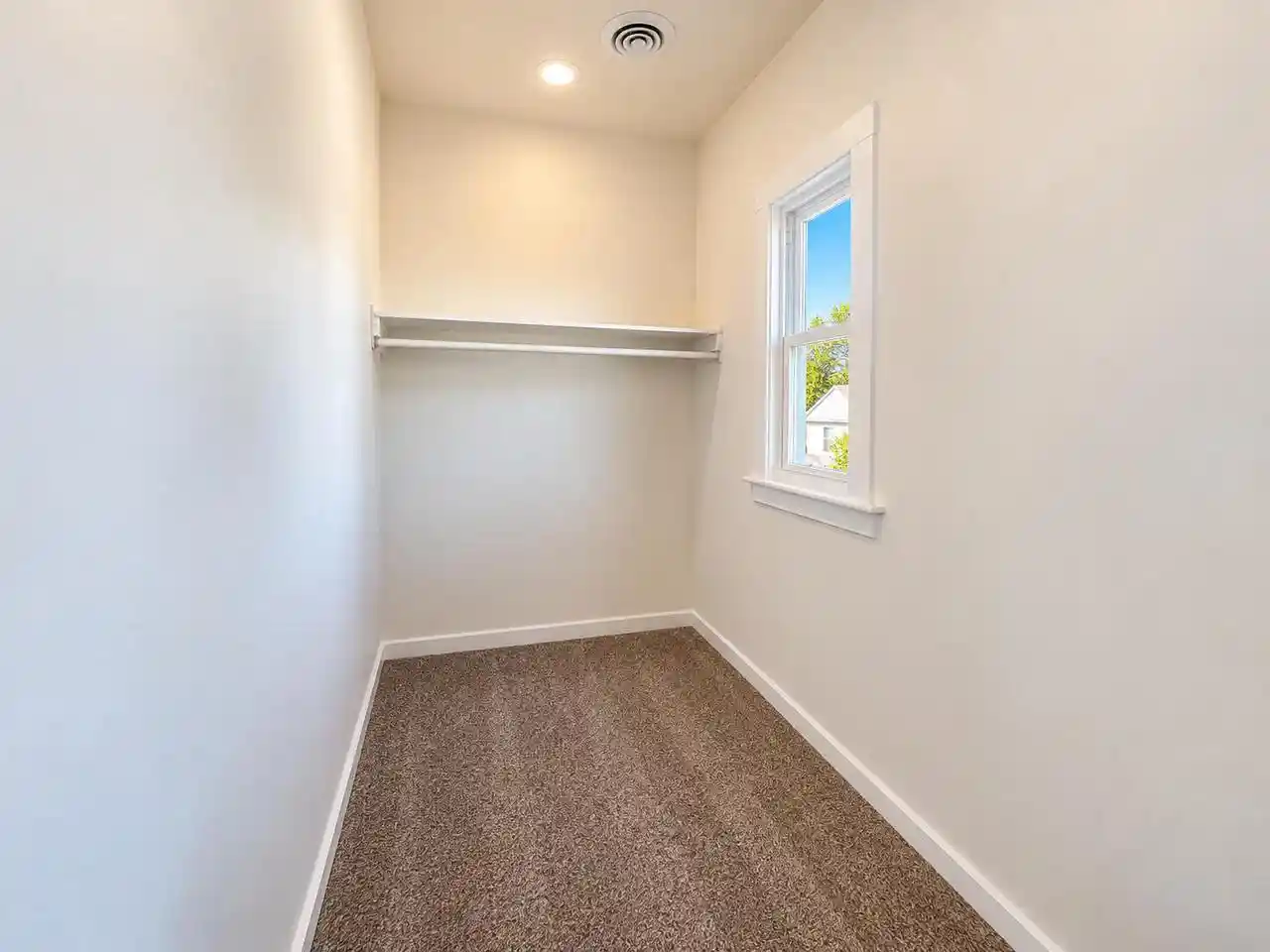 Photo 4 of Sale Pending at 2932 W Walnut St, Milwaukee, WI 53208 | MLS# 1983359 | Listing updated on 2026-10-09