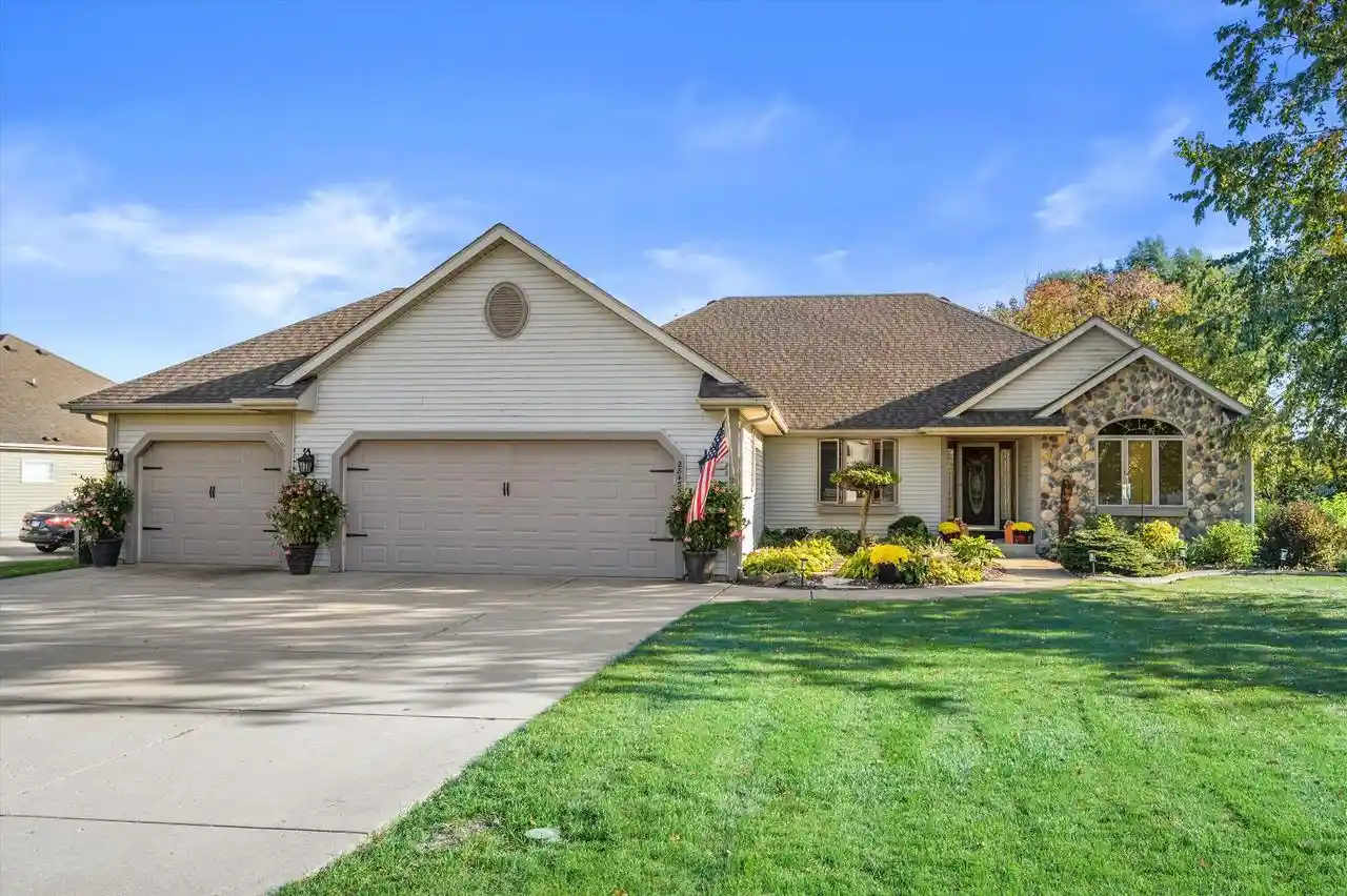 Single family home for sale at 28455 Cobblestone Ct, Waterford, WI 53185 | MLS# 1983367