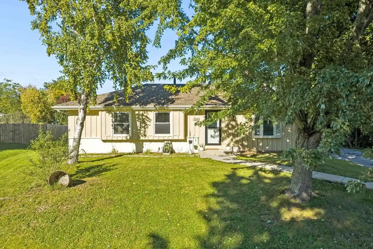 Photo 1 of Single family home for sale at 2940 Lake Vista Ct, Caledonia, WI 53402 | MLS# 1983385 | Listing updated on 2026-10-05