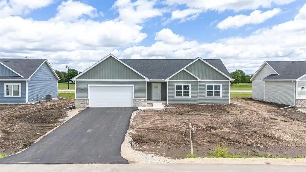 Photo 1 of Single family home for sale at 2548 Westwood Dr, Beloit, WI 53511 | MLS# 2034025 | Listing updated on 2026-10-05