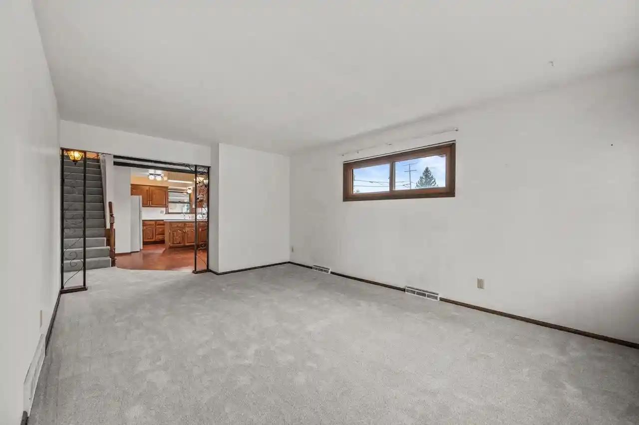 Photo 4 of Single family home for sale at 9215 W Swan Cir, Milwaukee, WI 53225 | MLS# 1983403 | Listing updated on 2026-10-22