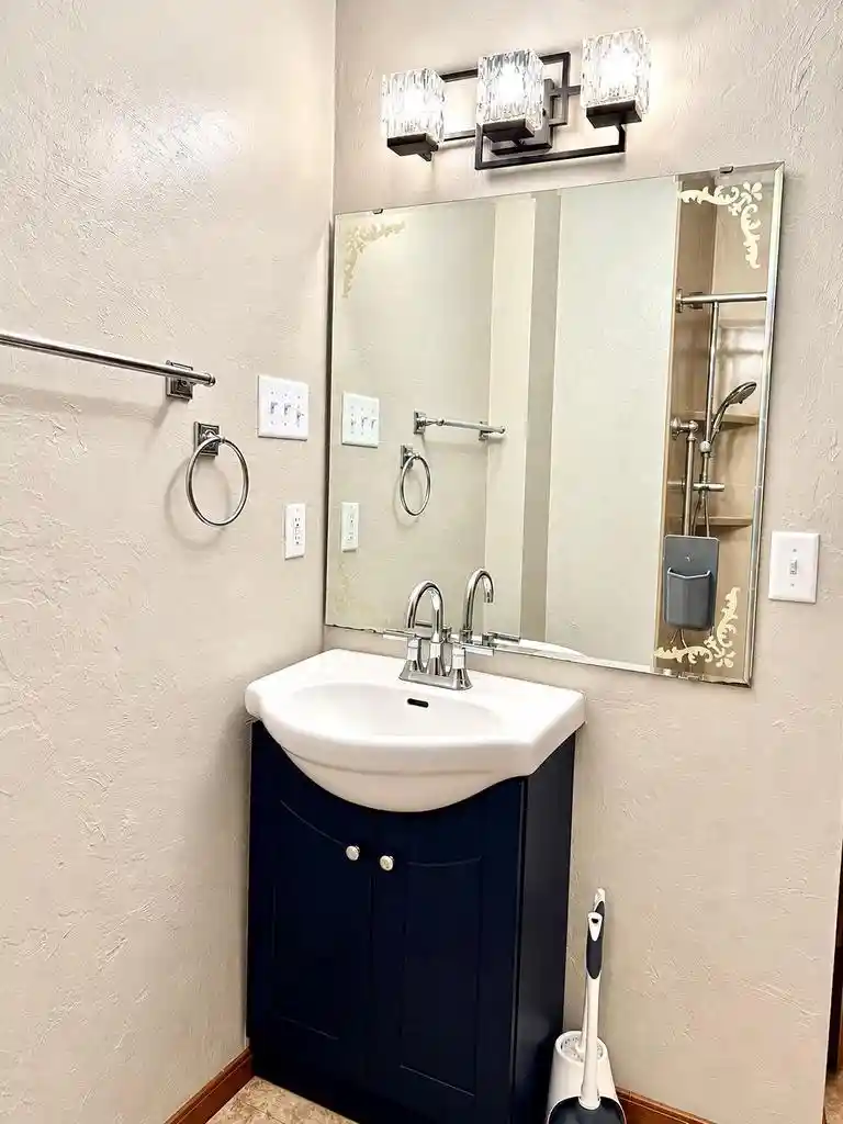 Photo 2 of Single family home for sale at 1141 S Oakland Ave, Green Bay, WI 54304 | MLS# 50333769 | Listing updated on 2026-10-07