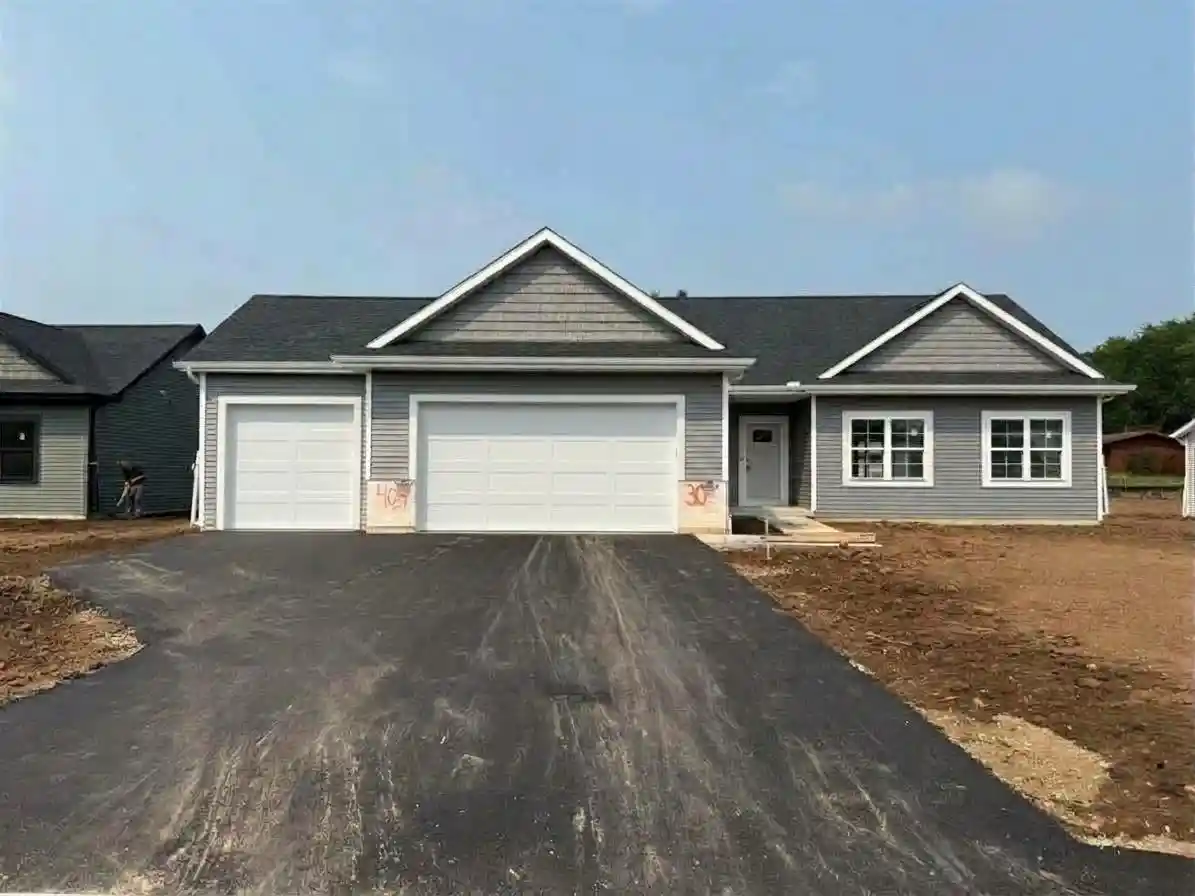 Photo 1 of Single family home for sale at 2557 Kadlec Dr, Beloit, WI 53511 | MLS# 2034032 | Listing updated on 2026-10-05