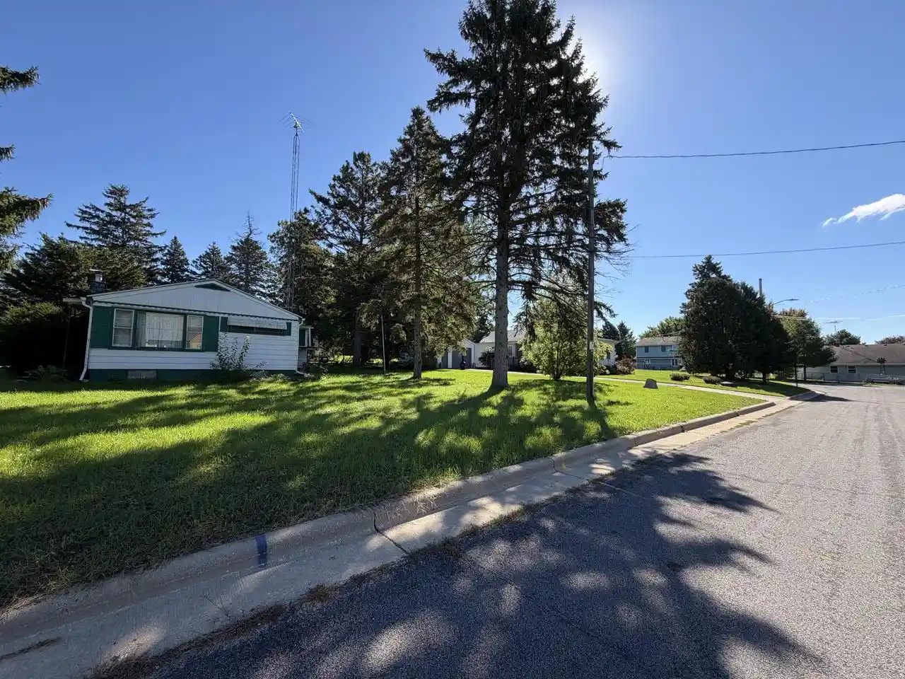 Photo 3 of Single family home for sale at 654 Phoenix St, Delavan, WI 53115 | MLS# 1983413 | Listing updated on 2026-10-05