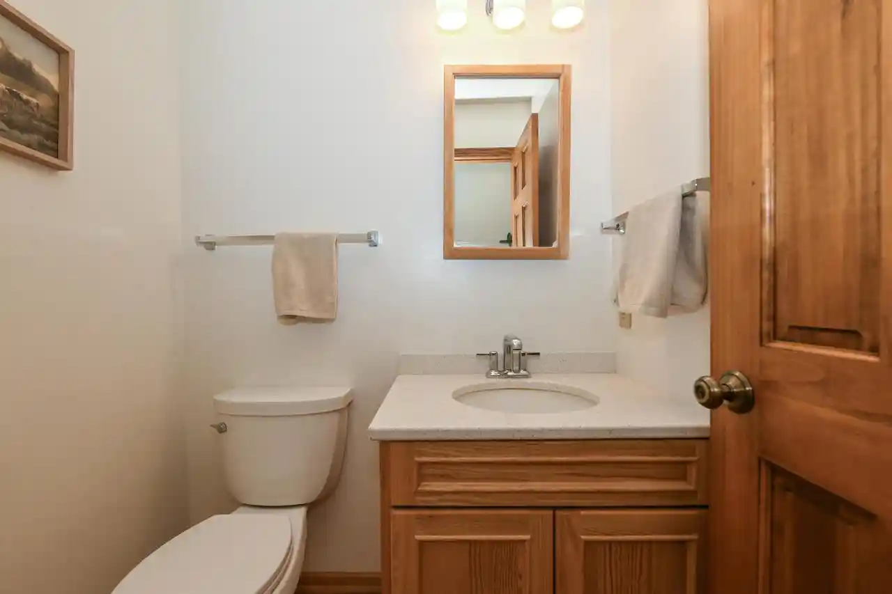 Photo 4 of Single family home for sale at 390 E Quail Run, Oak Creek, WI 53154 | MLS# 1983416 | Listing updated on 2026-10-09