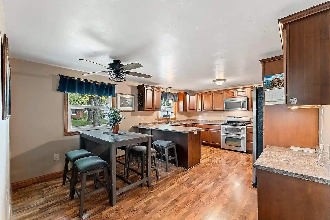 Photo 3 of Single family home for sale at 1575 Forest Glen Dr, Green Bay, WI 54304 | MLS# 50333779 | Listing updated on 2026-10-06