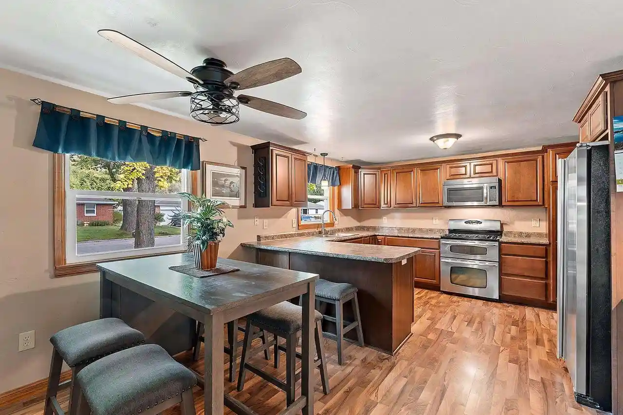 Photo 3 of Single family home for sale at 1575 Forest Glen Dr, Green Bay, WI 54304 | MLS# 50333779 | Listing updated on 2026-10-06