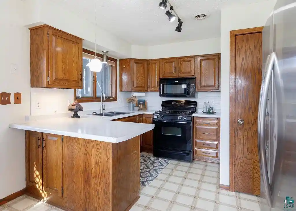 Photo 3 of Sale Pending at 3217 Cumming Ave, Superior, WI 54880 | MLS# 6128211 | Listing updated on 2026-10-05