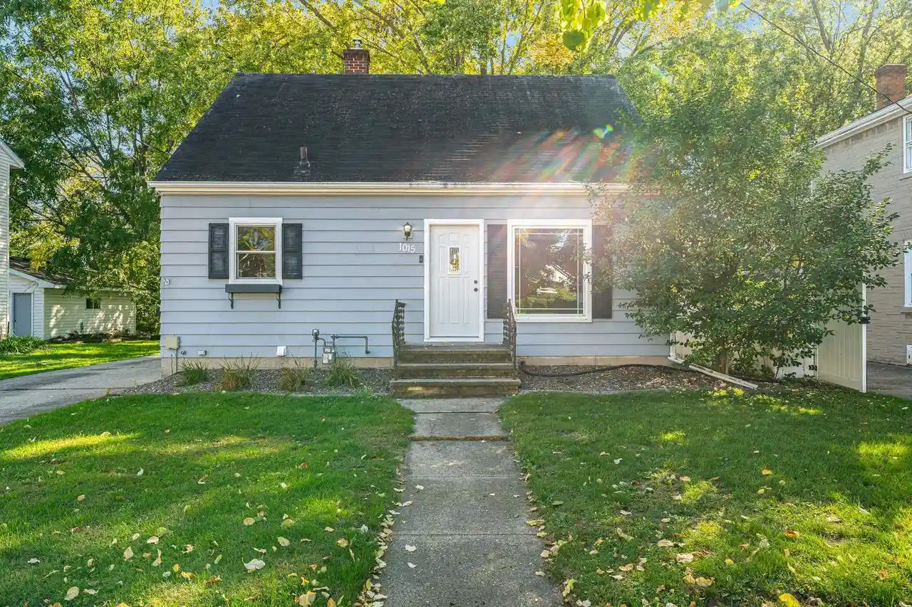 Photo 1 of Single family home for sale at 1015 W Hawes St, Appleton, WI 54914 | MLS# 50333783 | Listing updated on 2026-10-07
