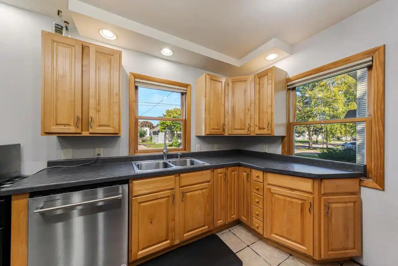 Photo 2 of Single family home for sale at 1015 W Hawes St, Appleton, WI 54914 | MLS# 50333783 | Listing updated on 2026-10-07
