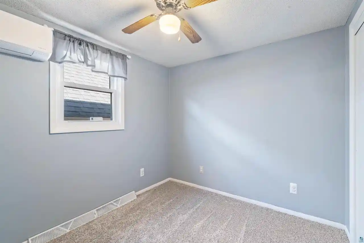 Photo 4 of Single family home for sale at 2021 Ohio Ave, Superior, WI 54880 | MLS# 6128058 | Listing updated on 2026-10-05