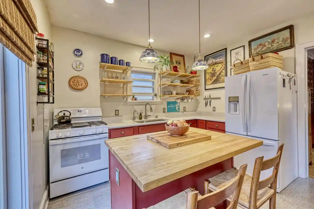 Photo 4 of Single family home for sale at 605 W Olin Ave, Madison, WI 53715 | MLS# 2034050 | Listing updated on 2026-10-08