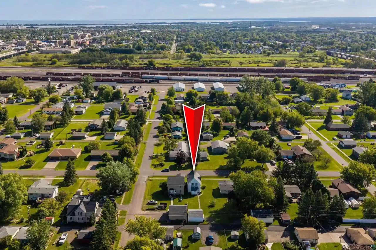 Photo 2 of Single family home for sale at 1805 Garfield Ave, Superior, WI 54880 | MLS# 6128003 | Listing updated on 2026-10-09