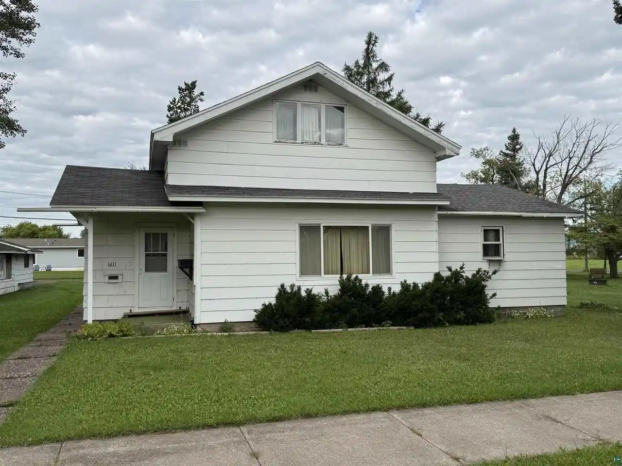 Photo 1 of Single family home for sale at 1611 Washington Ave, Superior, WI 54880 | MLS# 6128049 | Listing updated on 2026-10-06
