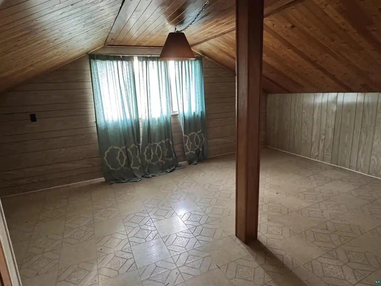 Photo 4 of Single family home for sale at 1611 Washington Ave, Superior, WI 54880 | MLS# 6128049 | Listing updated on 2026-10-06