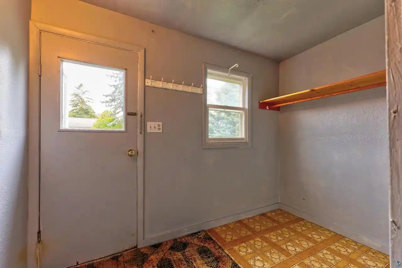 Photo 3 of Single family home for sale at 112 17th Avenue W, Ashland, WI 54806 | MLS# 6128246 | Listing updated on 2026-10-05