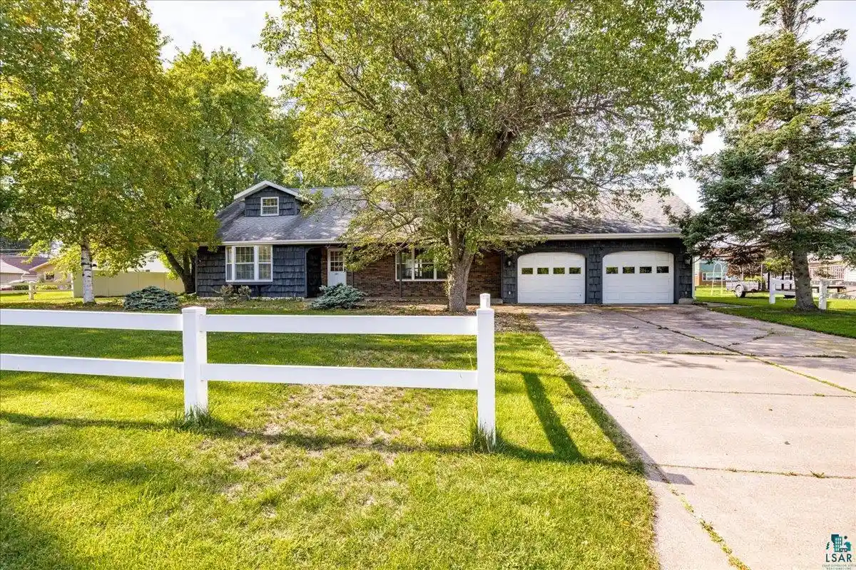 Photo 1 of Single family home for sale at 2611 Cumming Ave, Superior, WI 54880 | MLS# 6128232 | Listing updated on 2026-10-05
