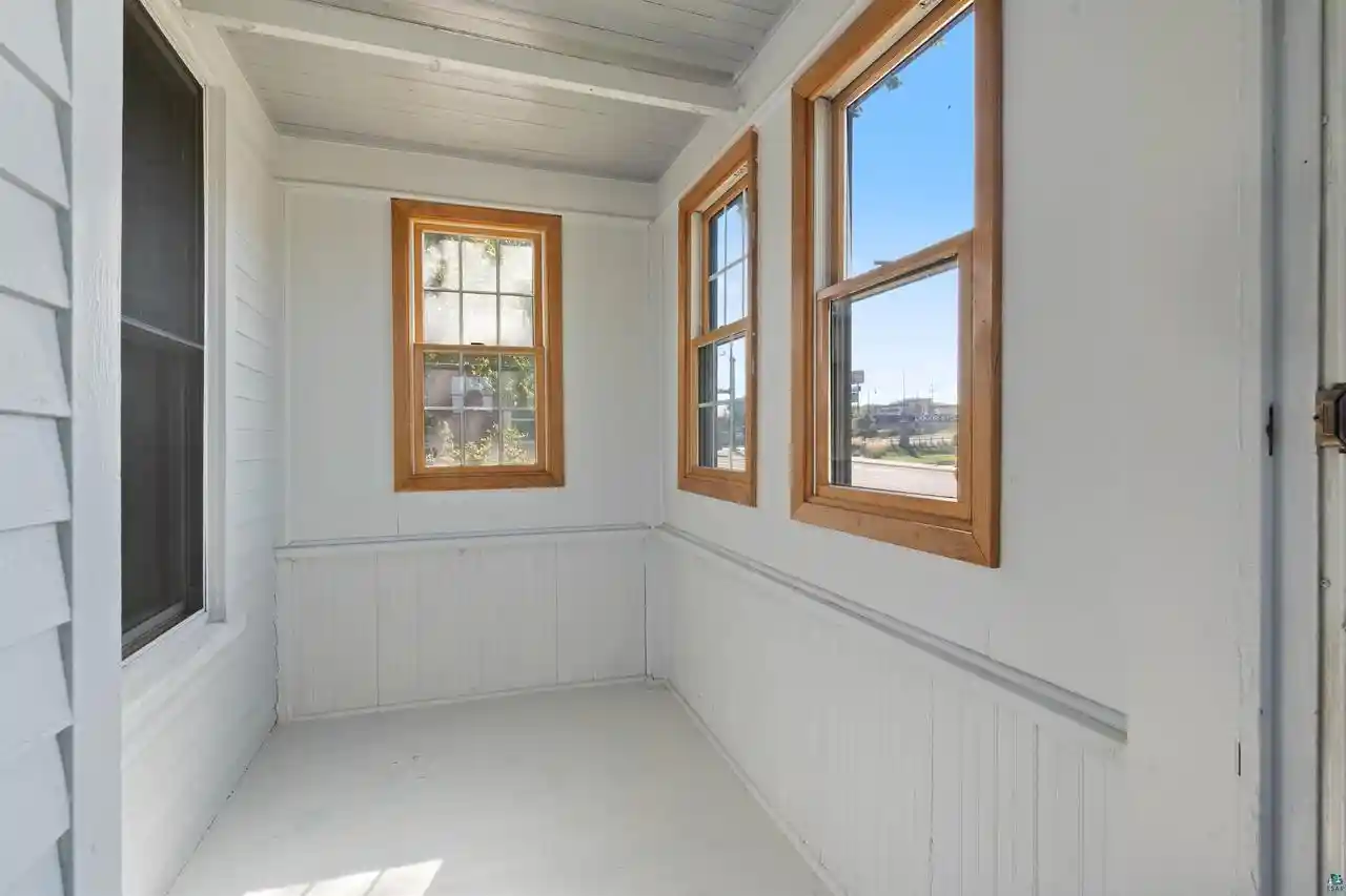 Photo 4 of Single family home for sale at 1418 Banks Ave, Superior, WI 54880 | MLS# 6128146 | Listing updated on 2026-10-05