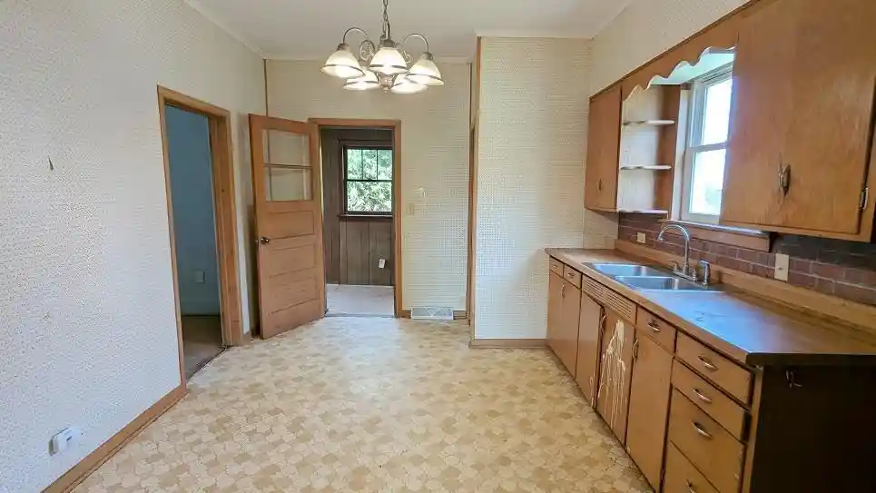 Photo 4 of Single family home for sale at 1634 Clermont St, Antigo, WI 54409 | MLS# 22604950 | Listing updated on 2026-10-07