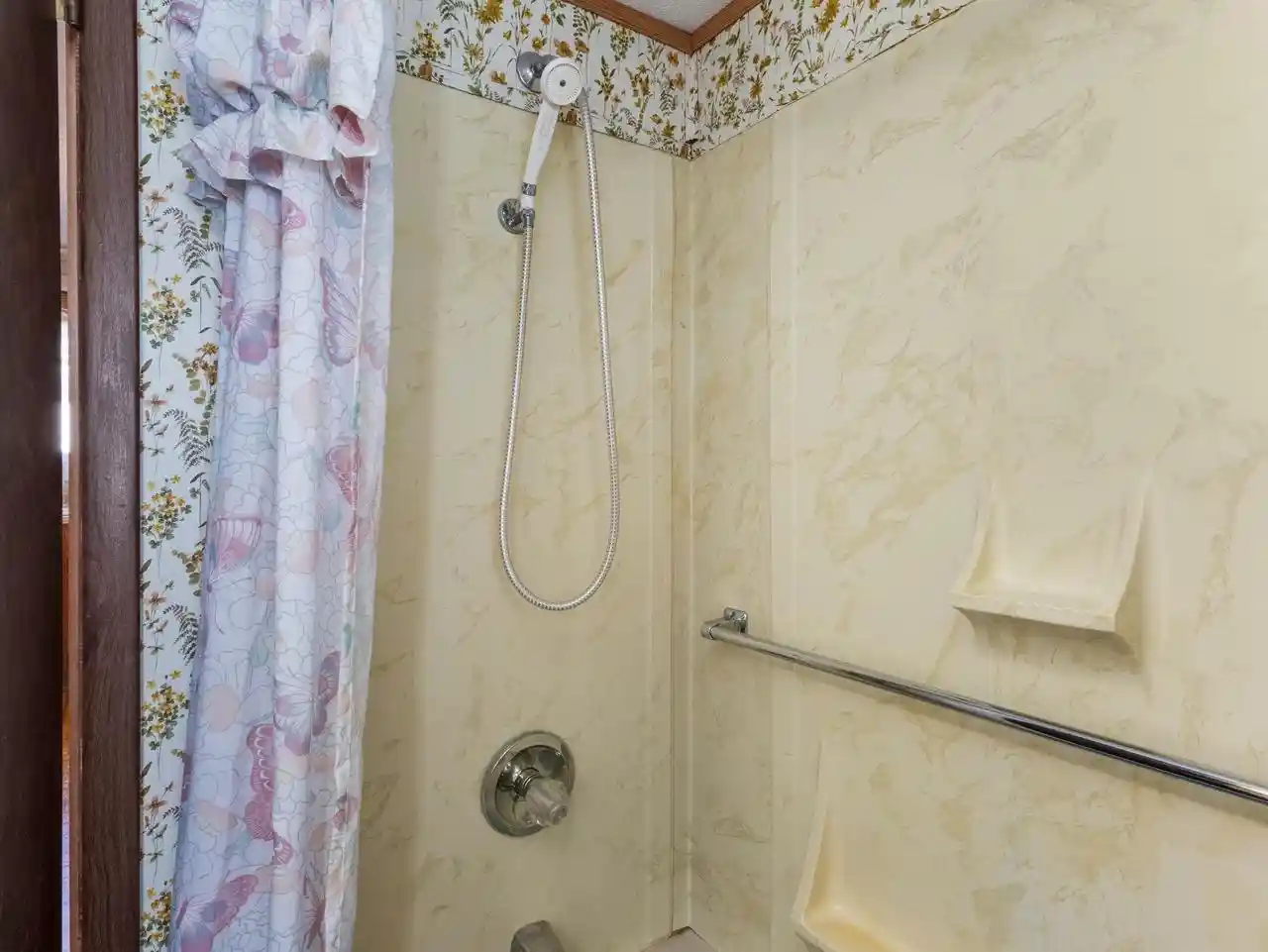 Photo 3 of Single family home for sale at 61 State St, Marinette, WI 54143 | MLS# 50333778 | Listing updated on 2026-10-06