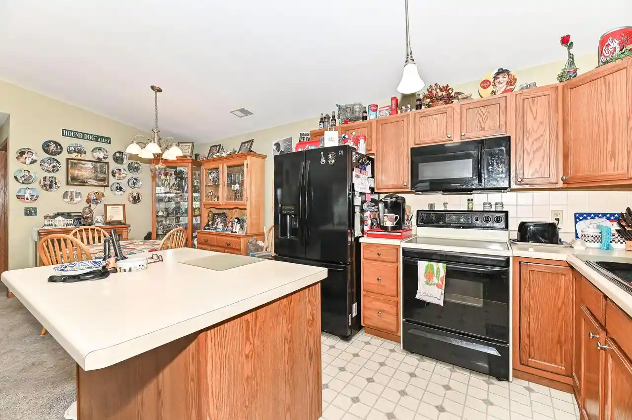 Listing Photo 4 - Condo for sale in building located at 1123 N Sunnyslope Dr, Mount Pleasant, WI 53406 - Unit #202