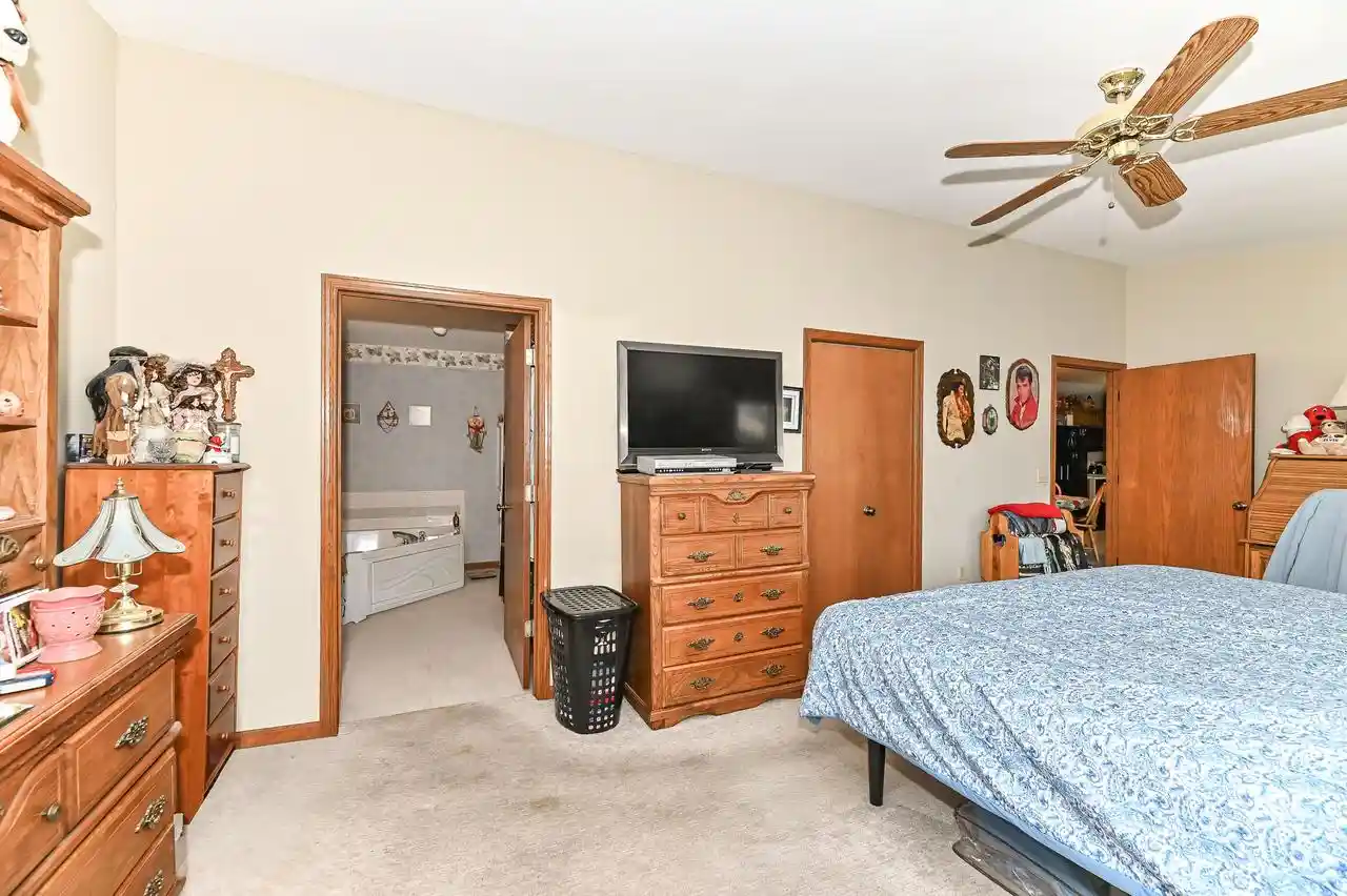 Listing Photo 5 - Condo for sale in building located at 1123 N Sunnyslope Dr, Mount Pleasant, WI 53406 - Unit #202