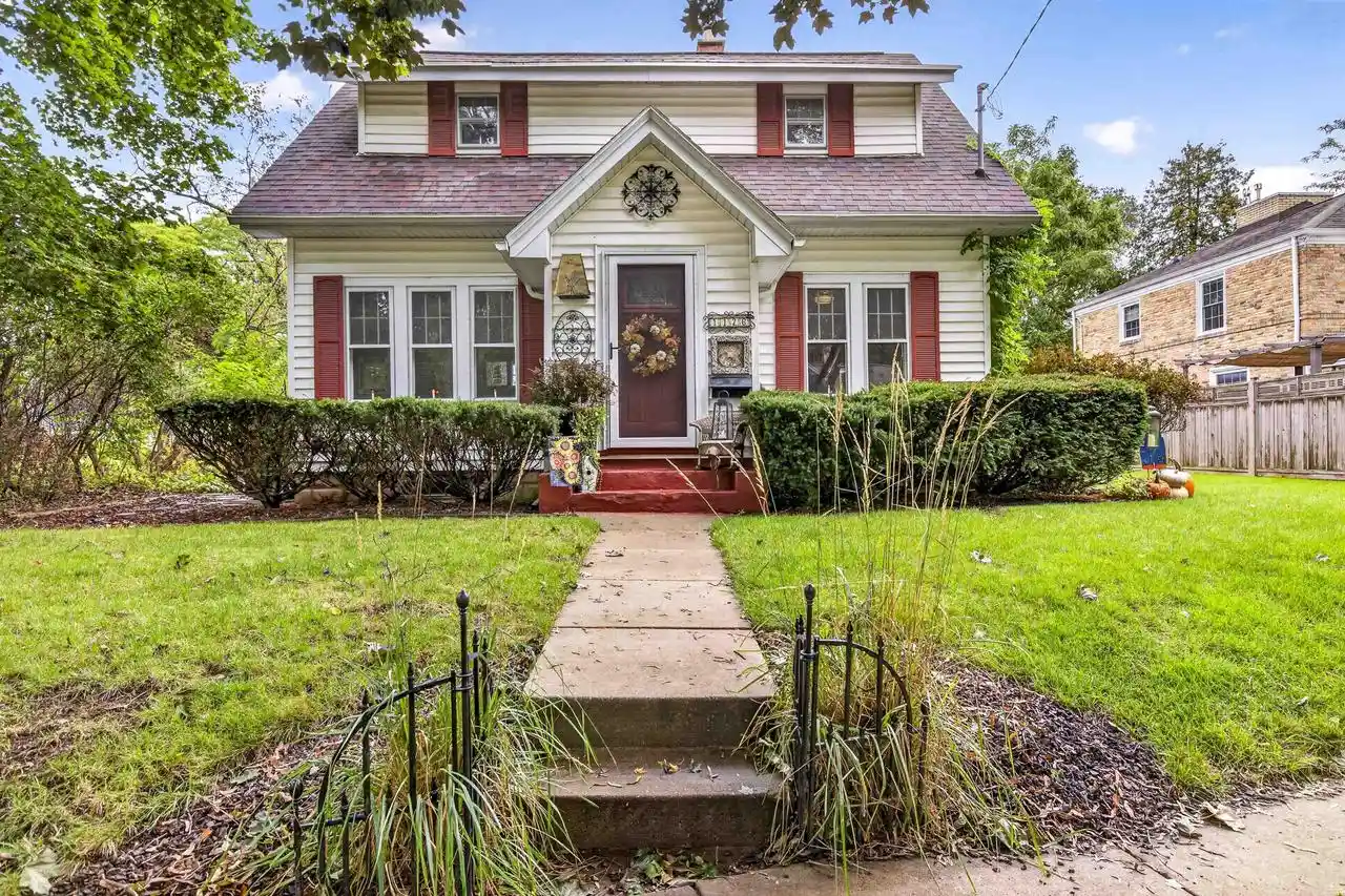 Single family home for sale at 1126 E Nawada St, Appleton, WI 54911 | MLS# 50333789