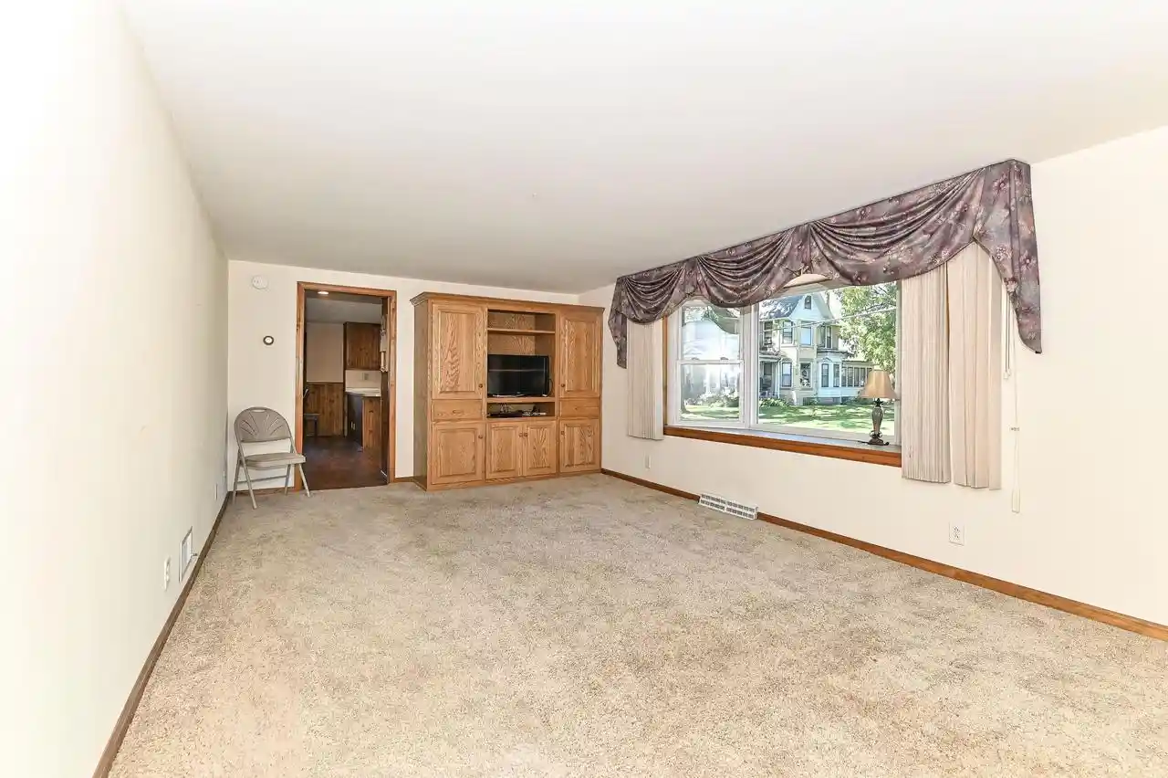 Photo 3 of Single family home for sale at 400 S 3rd Street, Waterford, WI 53185 | MLS# 1983473 | Listing updated on 2026-10-07