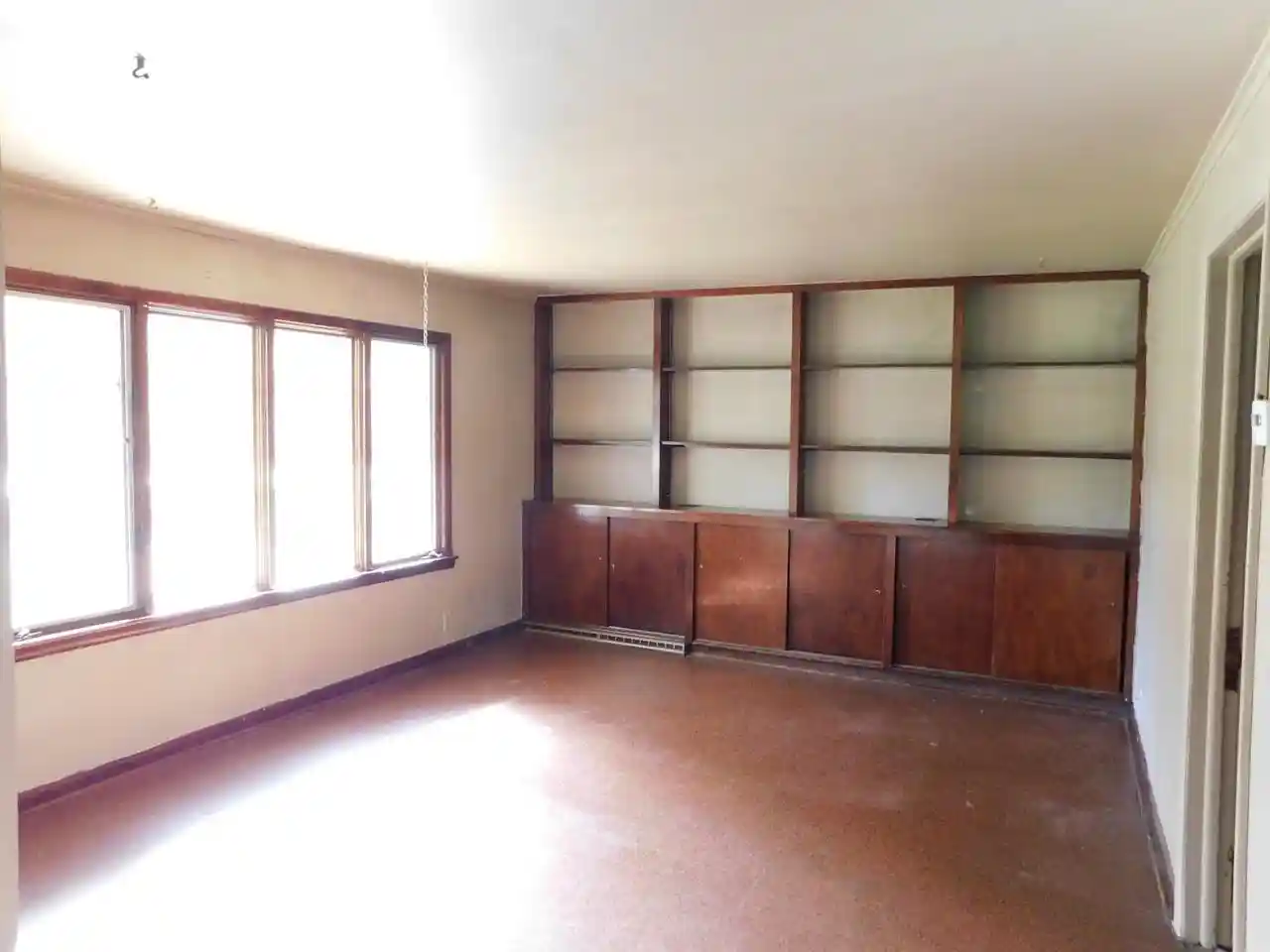 Photo 1 of Single family home for sale at 2829 E Shore Dr, Green Bay, WI 54302 | MLS# 50333788 | Listing updated on 2026-10-08