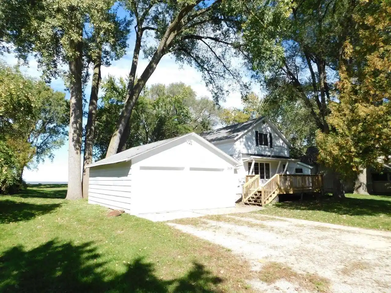 Photo 2 of Single family home for sale at 2829 E Shore Dr, Green Bay, WI 54302 | MLS# 50333788 | Listing updated on 2026-10-08