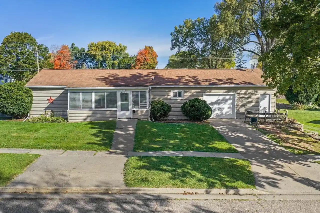 Photo 1 of Single family home for sale at 526 Badger Dr, Baraboo, WI 53913 | MLS# 2034076 | Listing updated on 2026-10-09