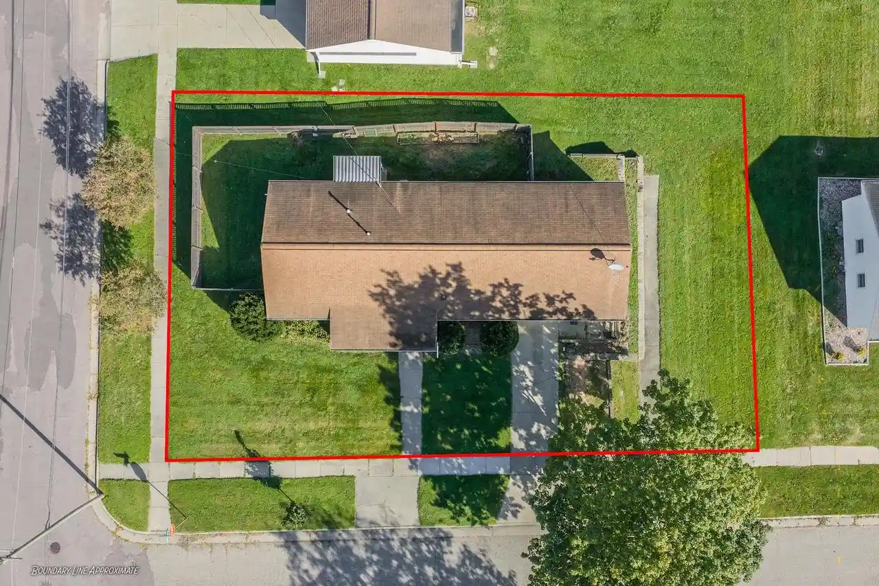 Photo 3 of Single family home for sale at 526 Badger Dr, Baraboo, WI 53913 | MLS# 2034076 | Listing updated on 2026-10-09