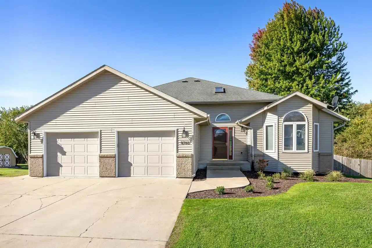 Photo 1 of Single family home for sale at 4760 N Roesler Pl, La Crosse, WI 54601 | MLS# 1983495 | Listing updated on 2026-10-06