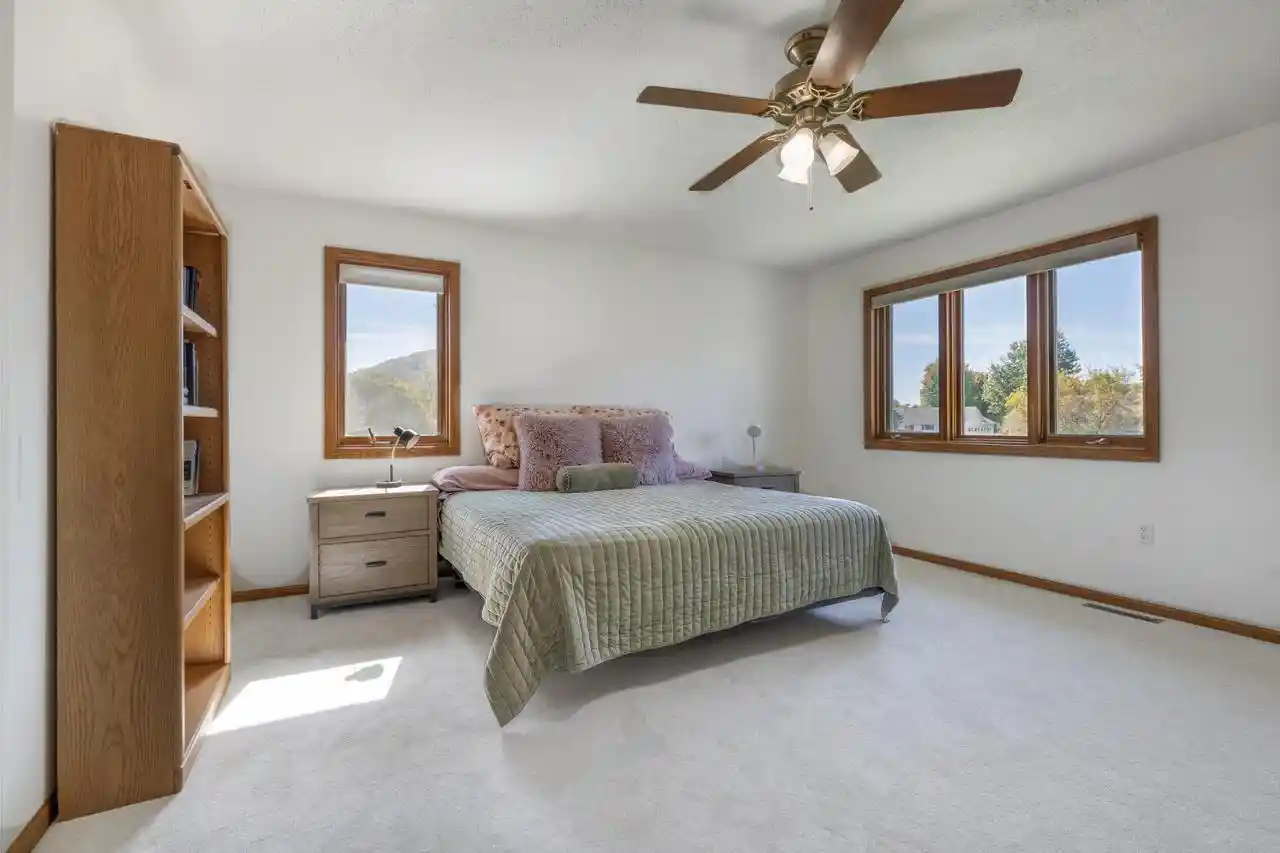 Photo 3 of Single family home for sale at 4760 N Roesler Pl, La Crosse, WI 54601 | MLS# 1983495 | Listing updated on 2026-10-06
