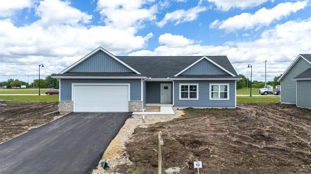 Photo 1 of Single family home for sale at 621 Millar Dr, Beloit, WI 53511 | MLS# 2034078 | Listing updated on 2026-10-05