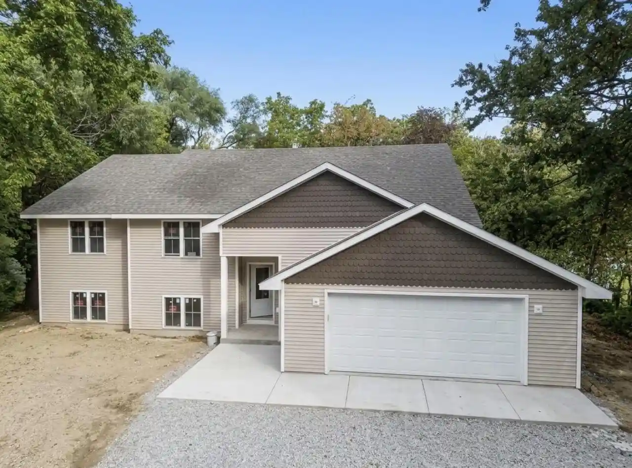 Photo 4 of Single family home for sale at N7539 W Lakeshore Dr, Whitewater, WI 53190 | MLS# 1983494 | Listing updated on 2026-10-05