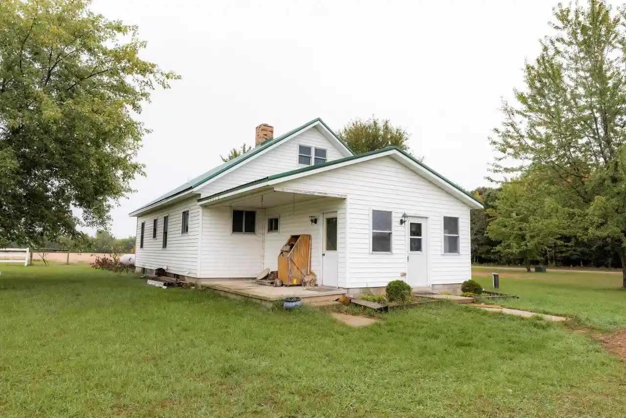 Photo 1 of Single family home for sale at W8686 Cottonville Ave, Wautoma, WI 54982 | MLS# 1983499 | Listing updated on 2026-10-05