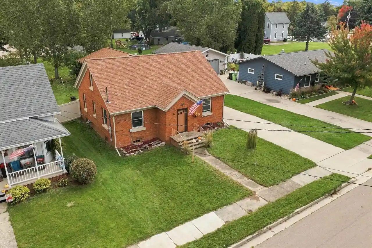Photo 2 of Single family home for sale at 106 Center St, Fox Lake, WI 53933 | MLS# 2034091 | Listing updated on 2026-10-06