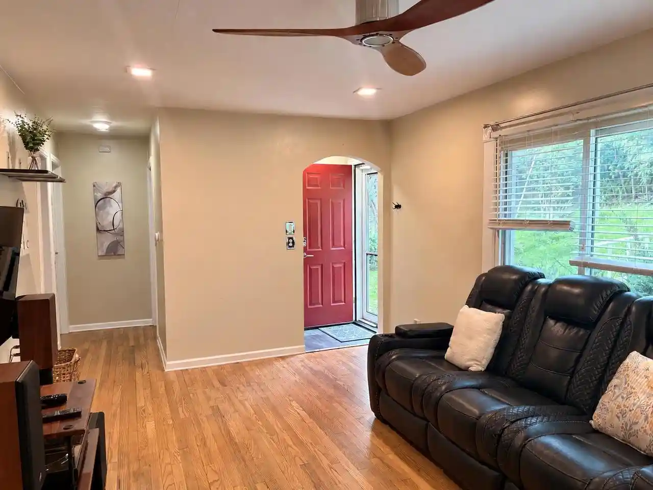 Photo 4 of Single family home for sale at 5513 Old Middleton Rd, Madison, WI 53705 | MLS# 2034094 | Listing updated on 2026-10-06