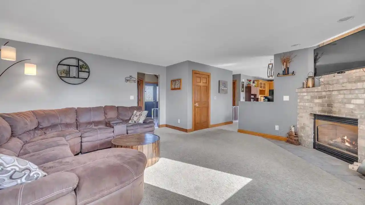Photo 2 of Single family home for sale at 514 N Alverno Rd, Manitowoc, WI 54220 | MLS# 1983528 | Listing updated on 2026-10-06