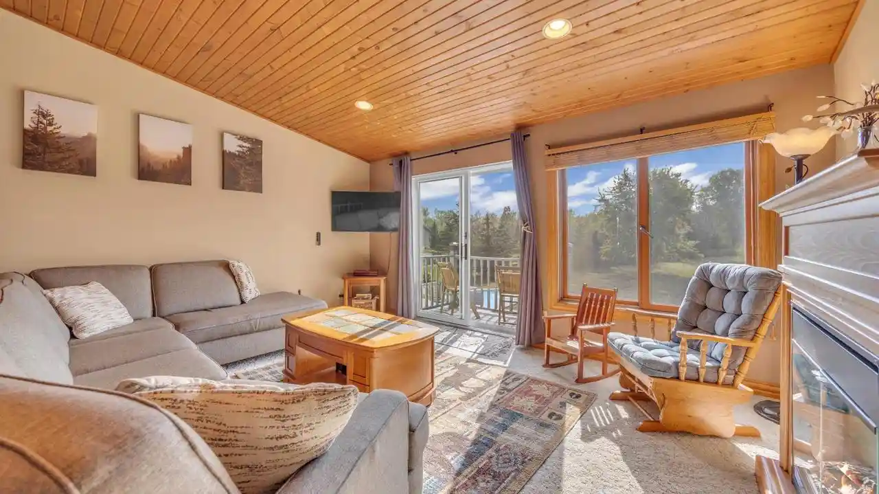 Photo 3 of Single family home for sale at 514 N Alverno Rd, Manitowoc, WI 54220 | MLS# 1983528 | Listing updated on 2026-10-06