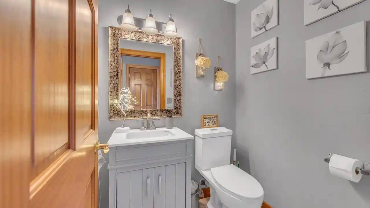 Photo 4 of Single family home for sale at 514 N Alverno Rd, Manitowoc, WI 54220 | MLS# 1983528 | Listing updated on 2026-10-06