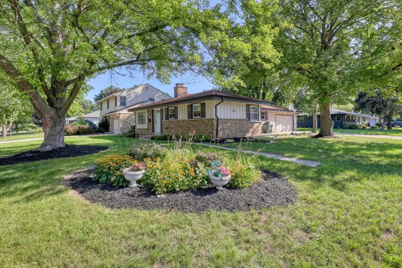 Photo 1 of Single family home for sale at 5406 N Shasta Dr, Glendale, WI 53209 | MLS# 1983531 | Listing updated on 2026-10-10