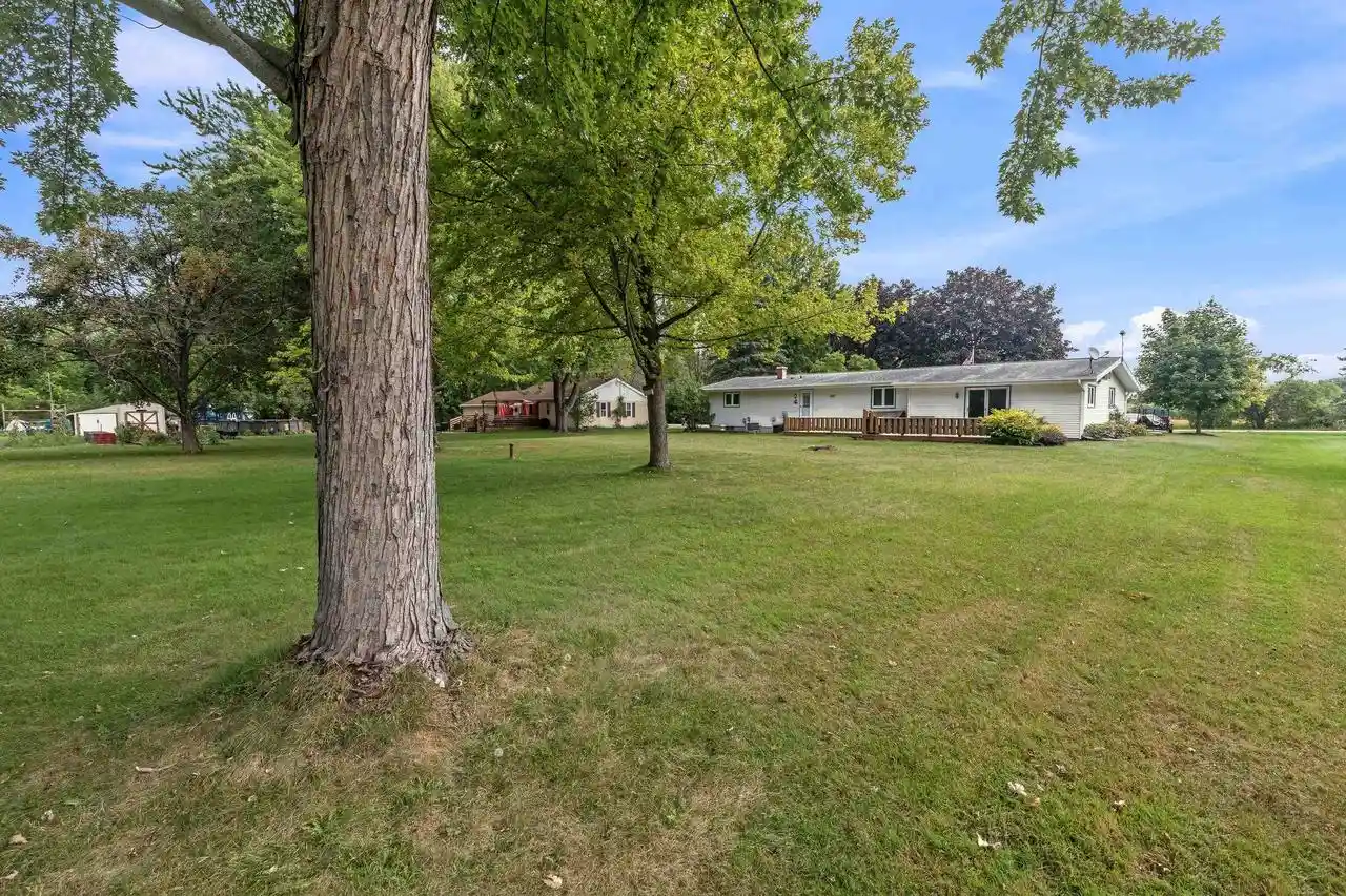Photo 3 of Single family home for sale at 943 N Oakwood Rd, Oshkosh, WI 54904 | MLS# 50333800 | Listing updated on 2026-10-06